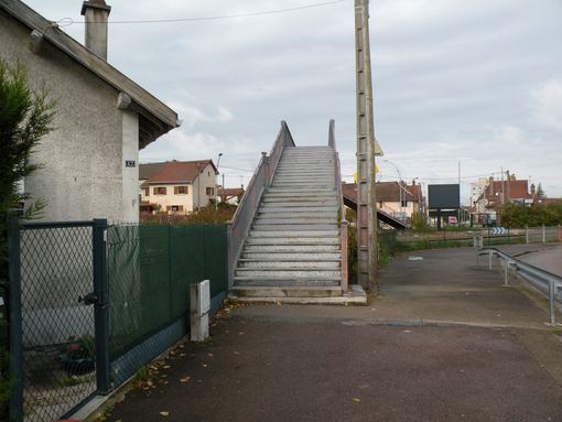  passerelle en fer, avenue Marie de Champagne